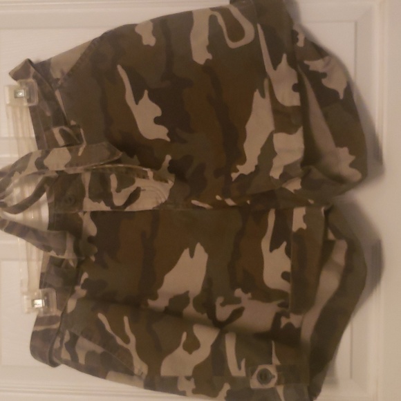 Camouflage Tie Belted Shorts - Picture 4 of 9